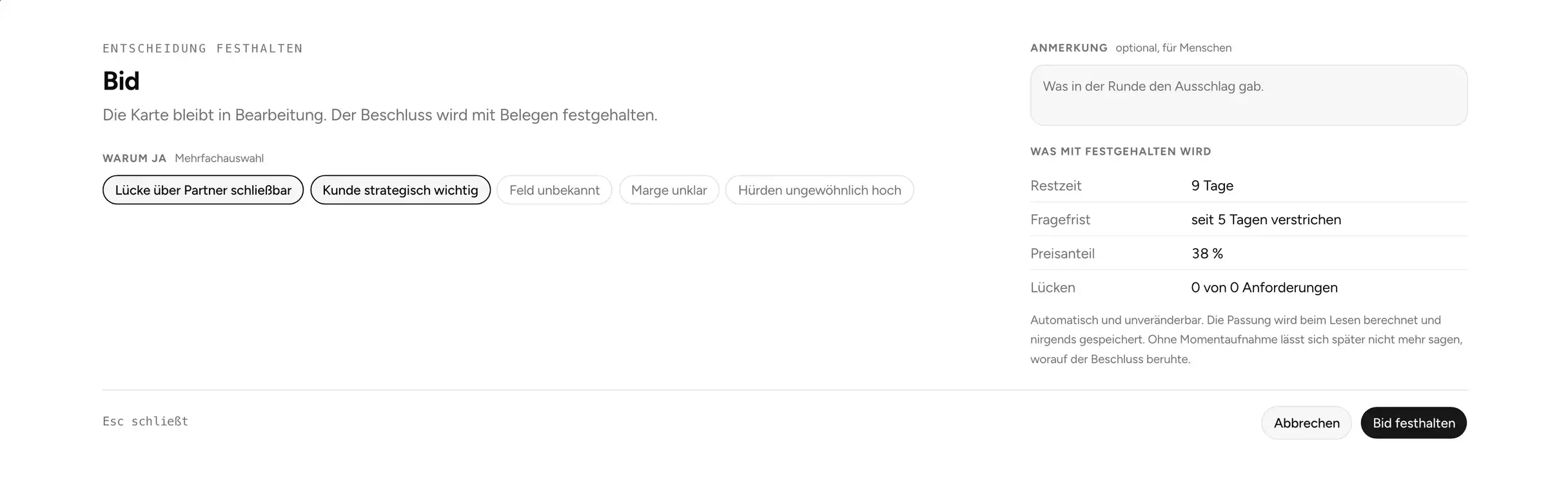 Die Entscheidung in der Präsentation: Bid gewählt, Gründe als Chips, Restzeit, Fragefrist, Preisanteil und Lücken werden mit festgehalten